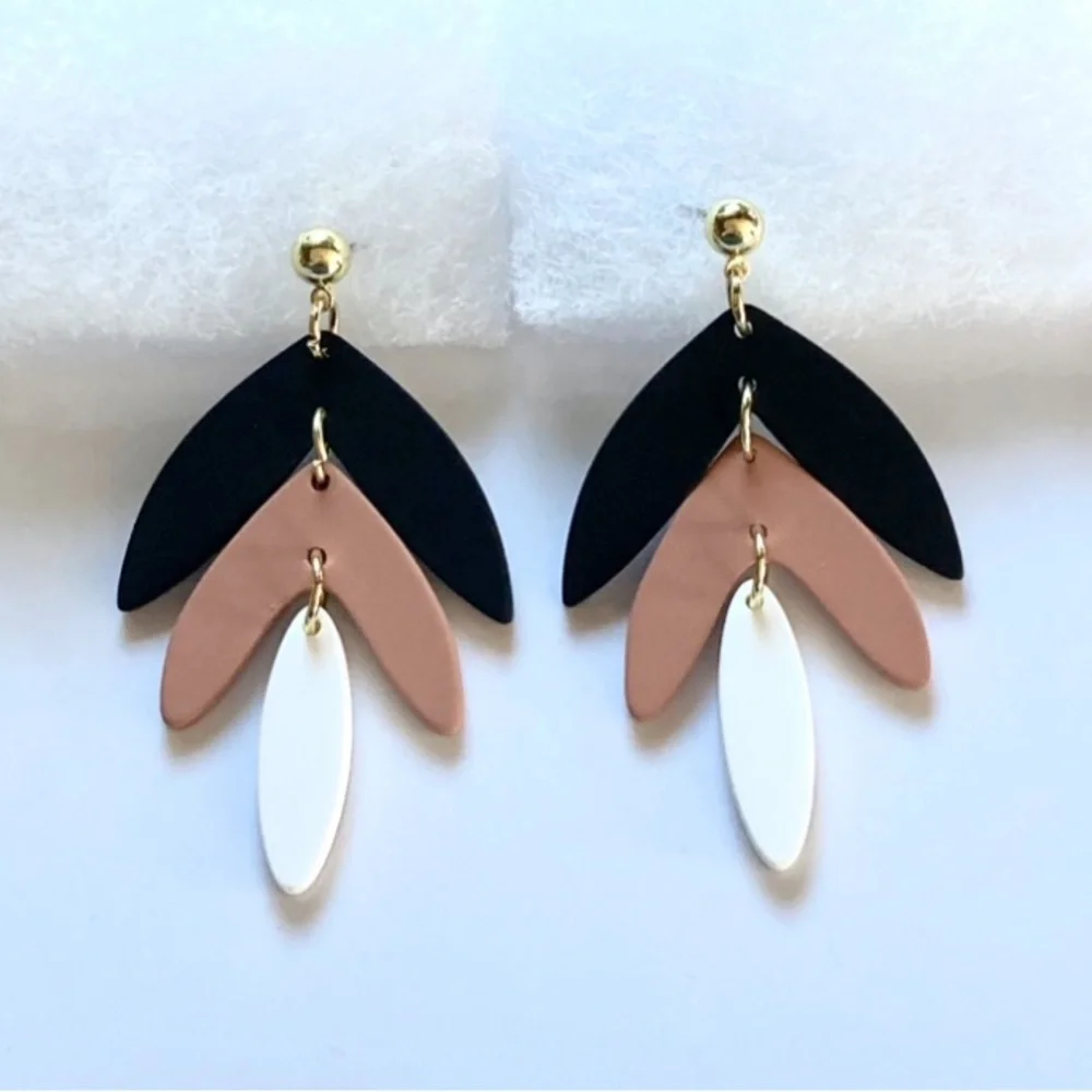 Black Brown & White Neutral Chevron Gold Toned Stud Earrings - Picture 2 of 2